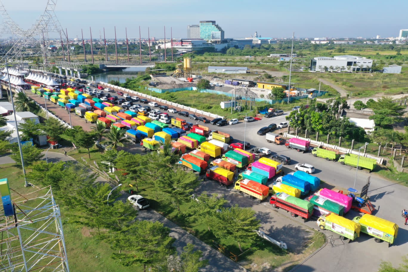 Penyaluran Program Mandiri Benih Tahap 3, Gubernur Sulsel Lepas 70 Truk